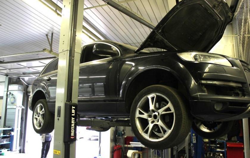 Q7 на подъемнике