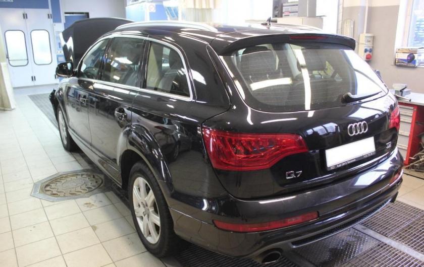 черный Ауди Q7