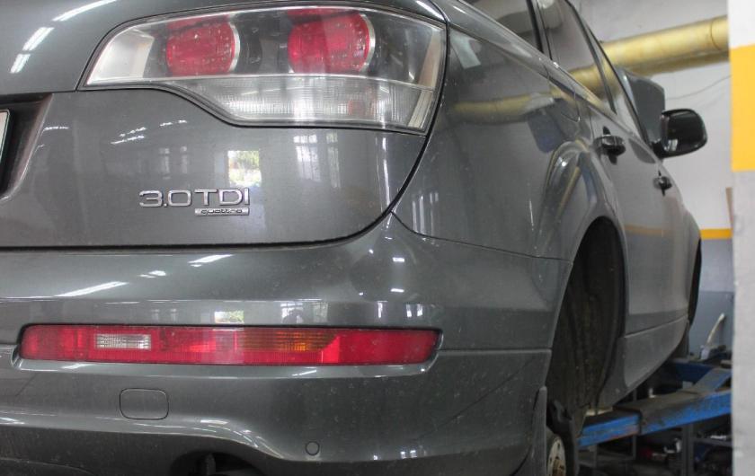 Q7 на подъемнике