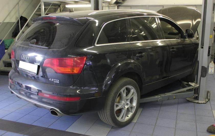 черный Ку7 сзади