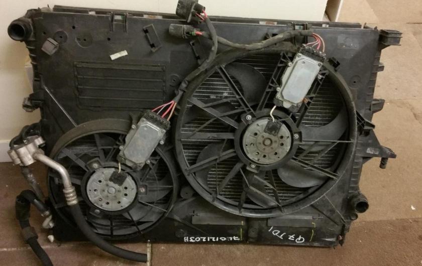радиатор охлаждения двигателя с вентиляторами