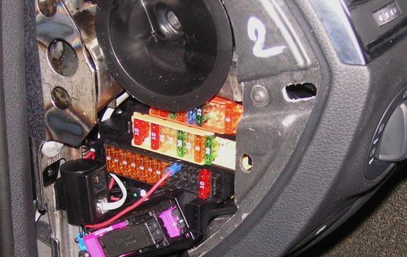 блок предохранителей под торпедо