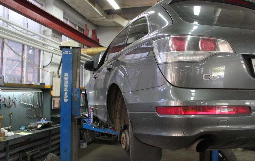 Q7 на СТО