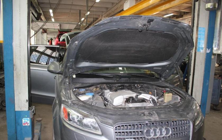 Ауди Q7 в автосервисе