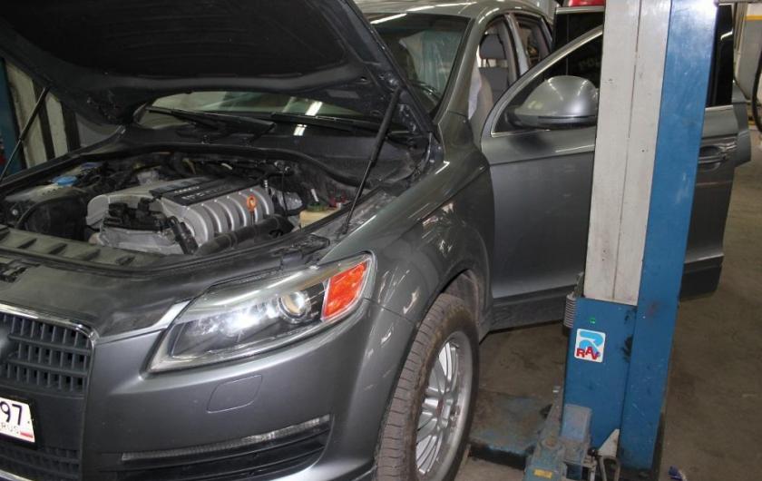 Q7 на подъемнике