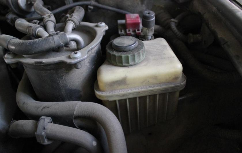 расположение топливного фильтра под капотом Ку7