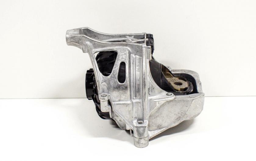 опора двигателя