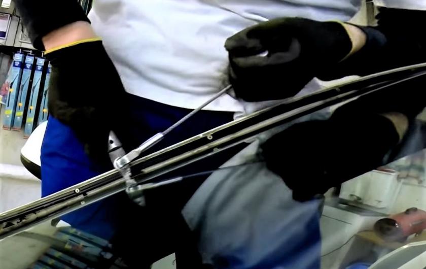 вырез лобового стекла Ауди Q5