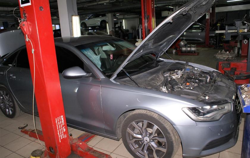 Ауди А6 в сервисе