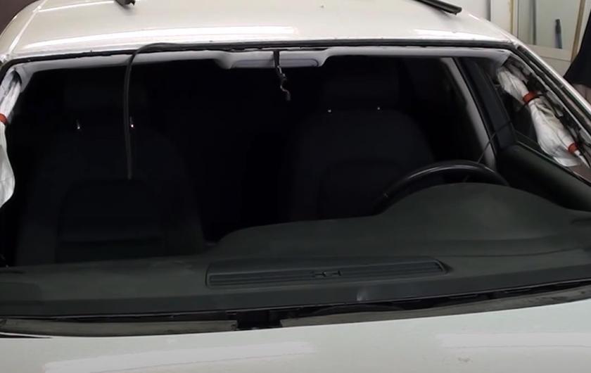 сняли битое стекло Ауди А4