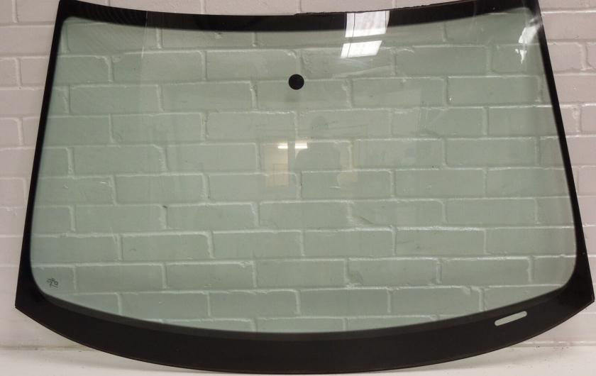 новое лобовое стекло на а4