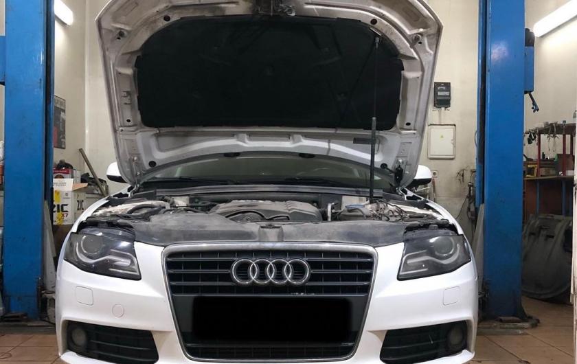 Ауди А4 Б8 в сервисе