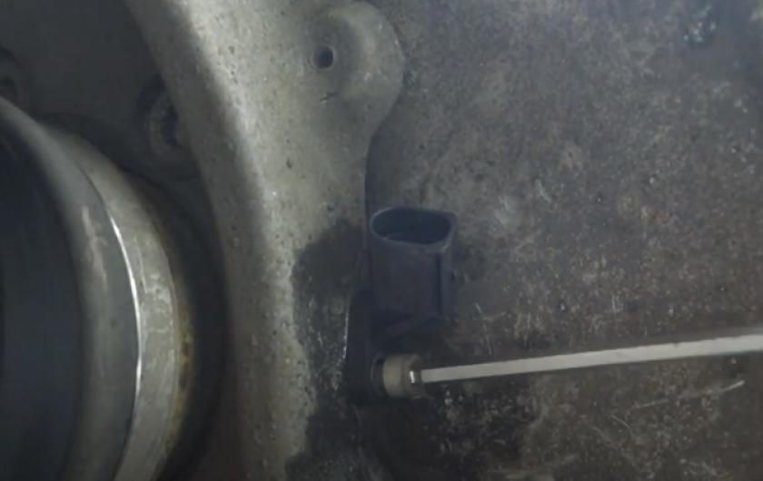 Замена датчика АБС на Ауди А4