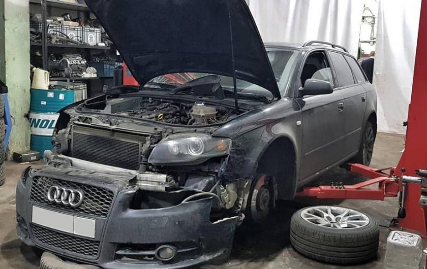 Ауди А4 со снятым бампером