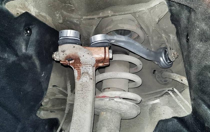 Замена верхних рычагов Ауди А4 Б8