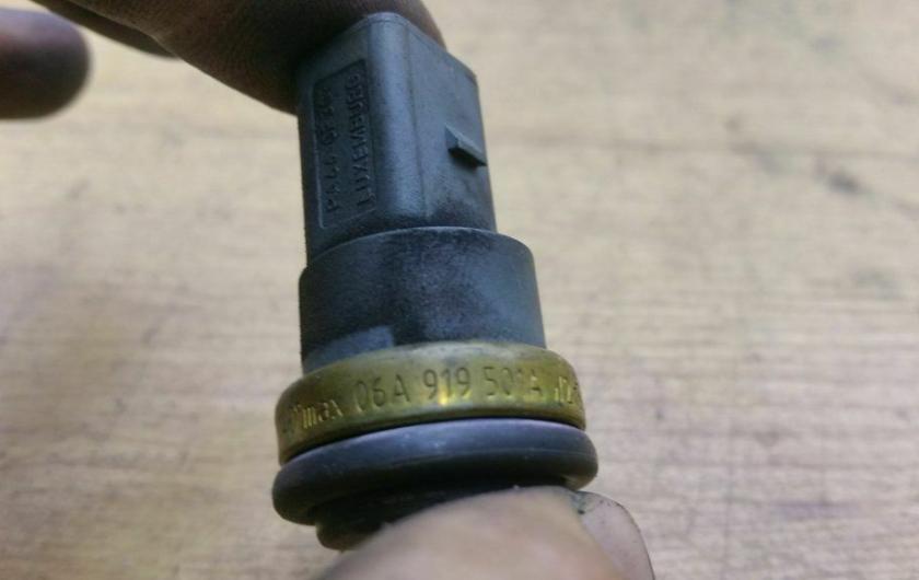 датчик температуры охлаждающей жидкости