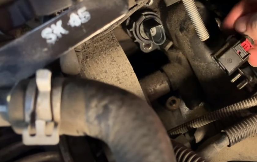 Замена датчика температуры охлаждающей жидкости Ауди А4