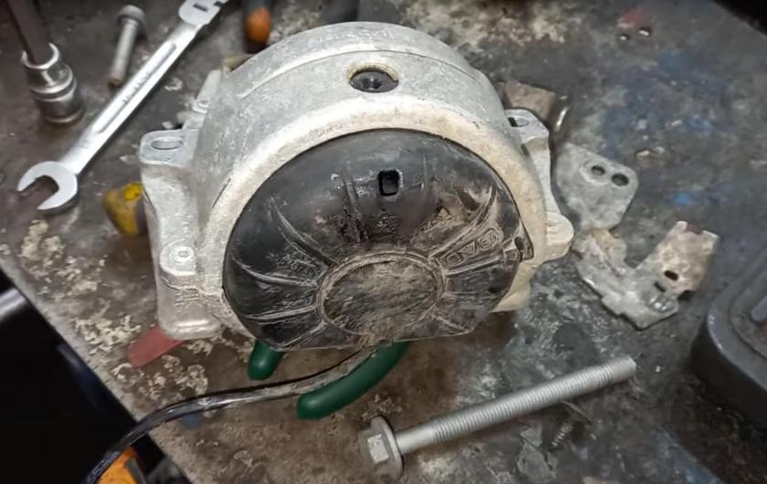 подушка двигателя Ауди