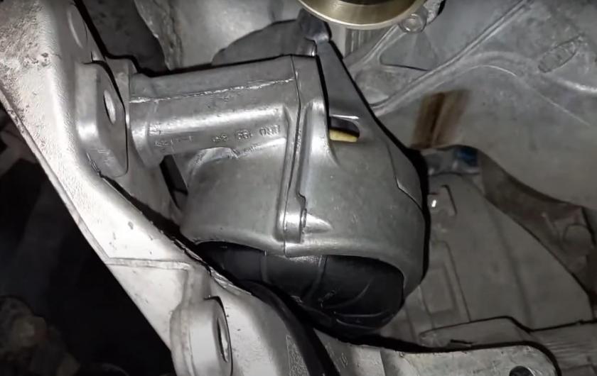 Замена опоры двигателя Ауди А5