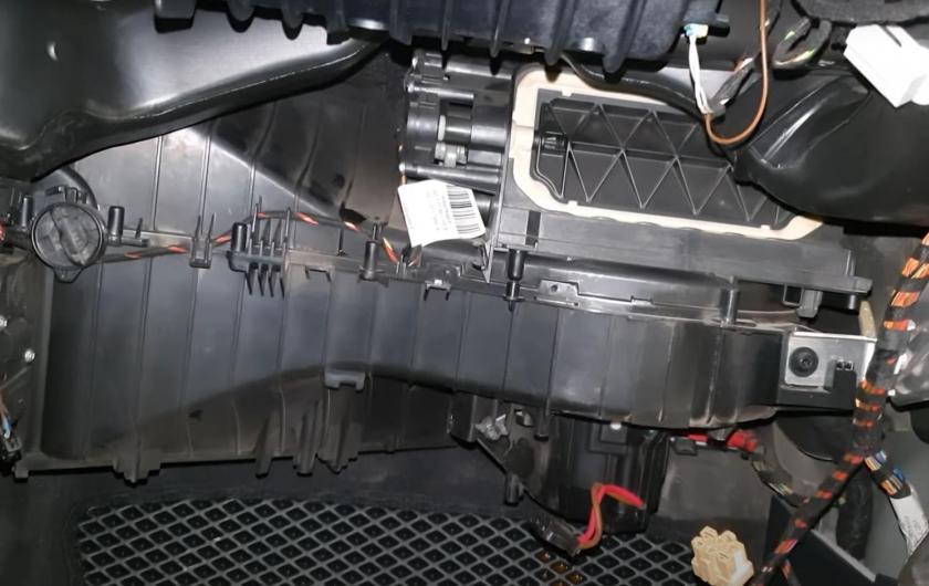 демонтаж блока радиатора печки Ауди А5