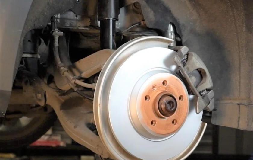 установлен новый задний амортизатор