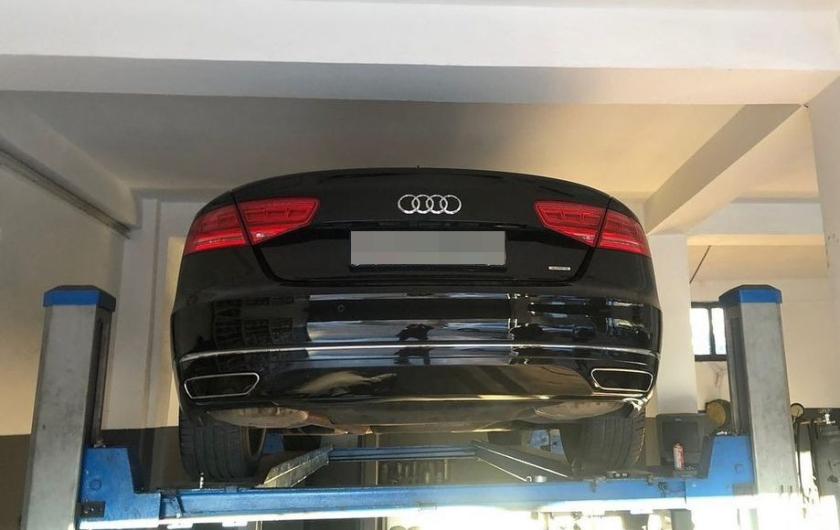 Ауди на подъемнике
