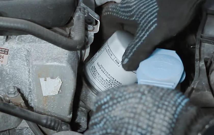 Замена масляного фильтра Ауди А1