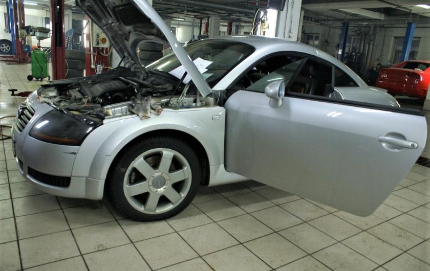 Ауди ТТ в автосервисе