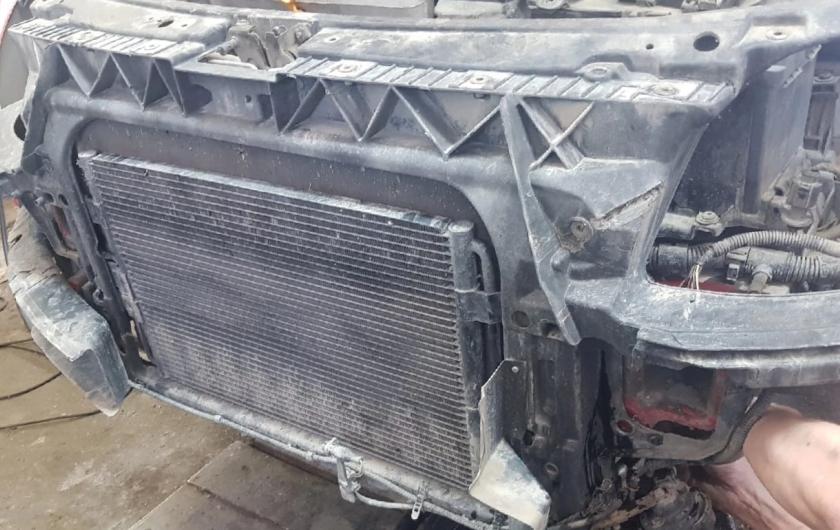 Замена радиатора Ауди ТТ