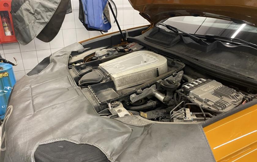 Замена масла в двигателе Ауди Q8