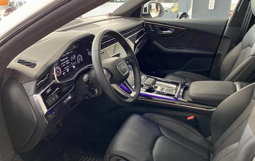 Подготовка Ауди Q8 к замене салонного фильтра