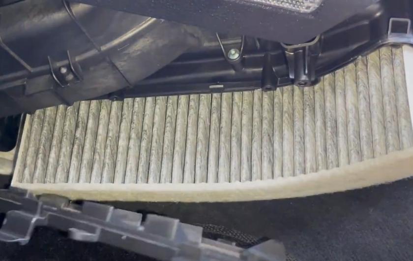 Замена салонного фильтра Ауди Q8