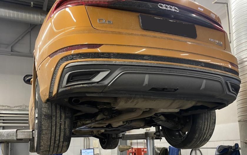 Ауди Q8 в процессе замены тормозных колодок