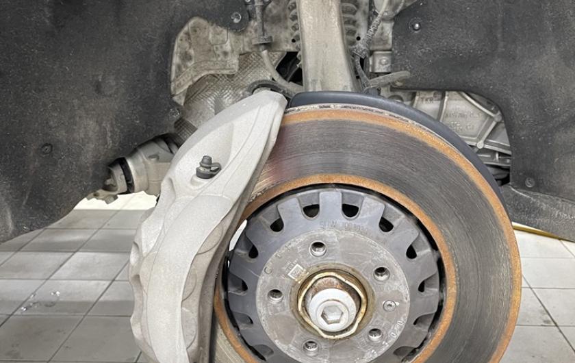 Замена тормозных колодок Ауди Q8