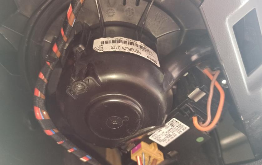 Замена моторчика печки Ауди Q3