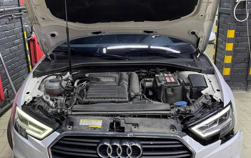 Ауди А3 в процессе диагностики системы кондиционирования