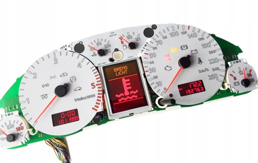 Приборная панель разобрана для ремонта