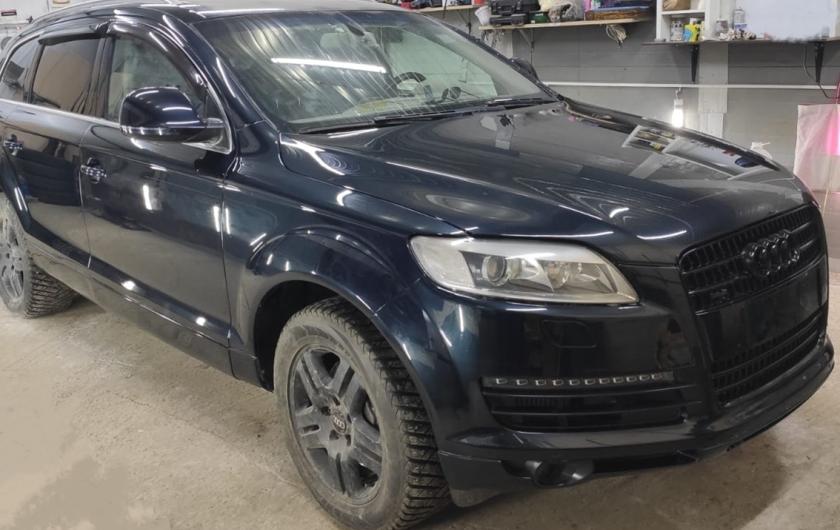 Ауди Q7 в процессе ремонта приборной панели