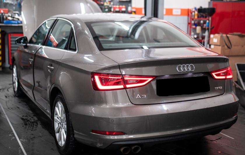 Ауди А3 в процессе замены топливных форсунок