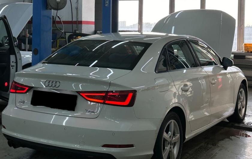 Ауди А3 готовится к замене компрессора кондиционера