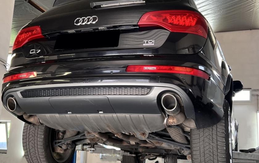 Ауди Q7 в процессе замены компрессора кондиционера