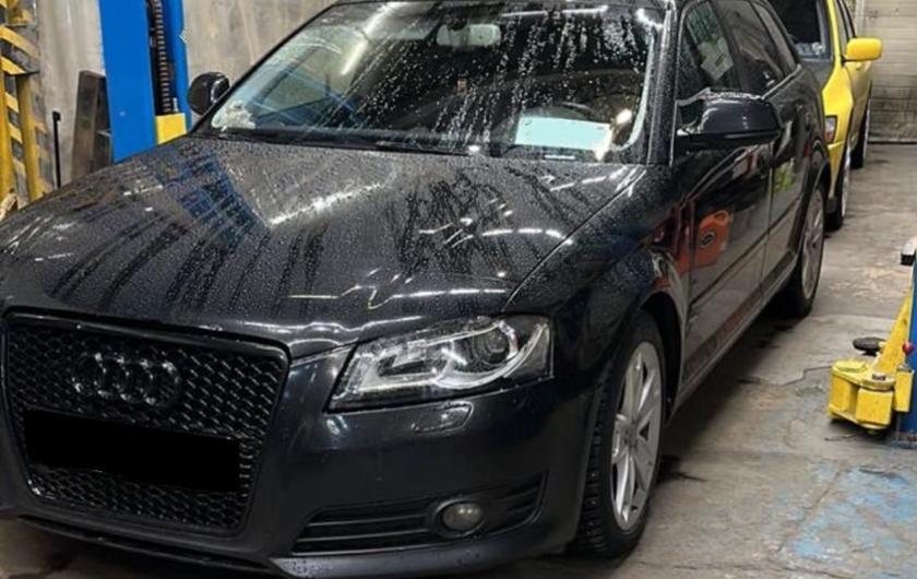 Ауди А3 готовится к замене радиатора кондиционера