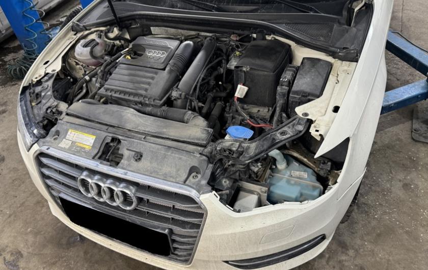 Ауди А3 в процессе подготовки к замене заднего сальника коленвала