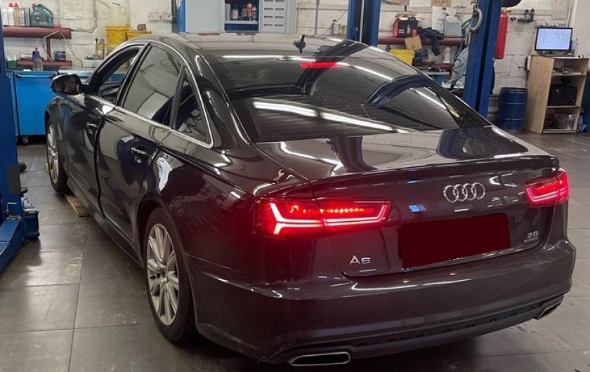 Ауди А6 в автотехцентре на замене радиатора печки