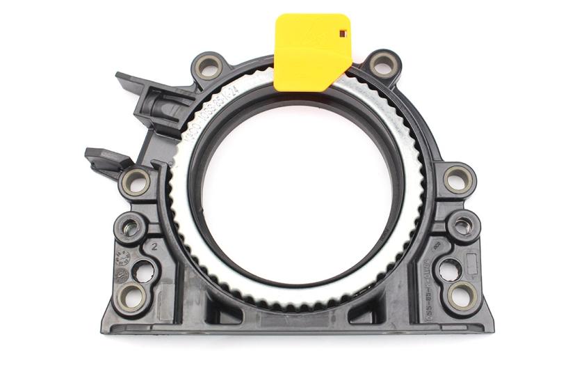 Новый сальник коленчатого вала с крышкой