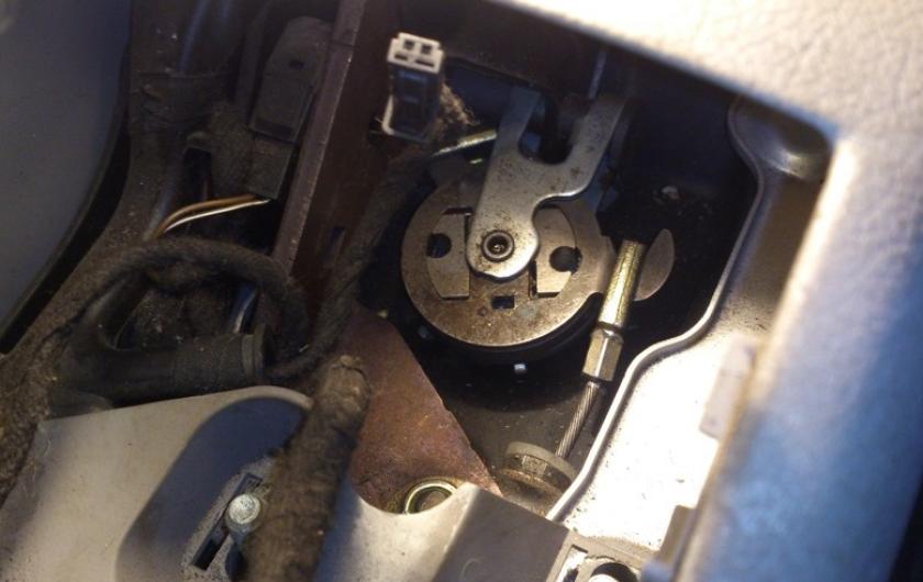 Замена троса ручника Ауди А4