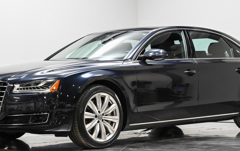 Ауди А8 после замены стоек стабилизатора в автотехцентре