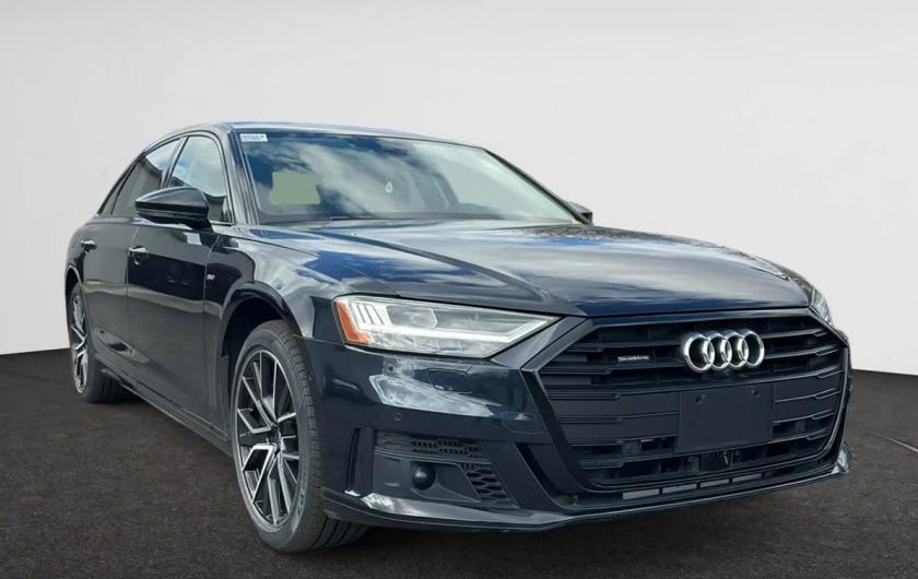 Ауди А8 после схода-развала в автотехцентре