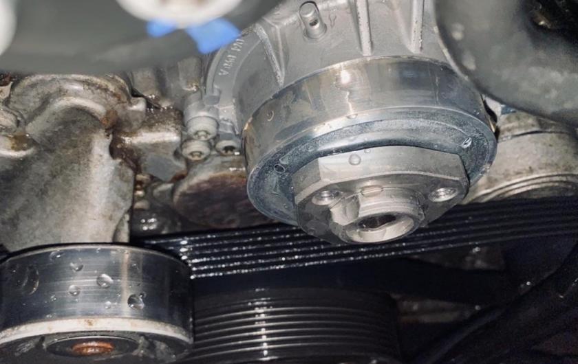 Замена помпы Ауди Q8