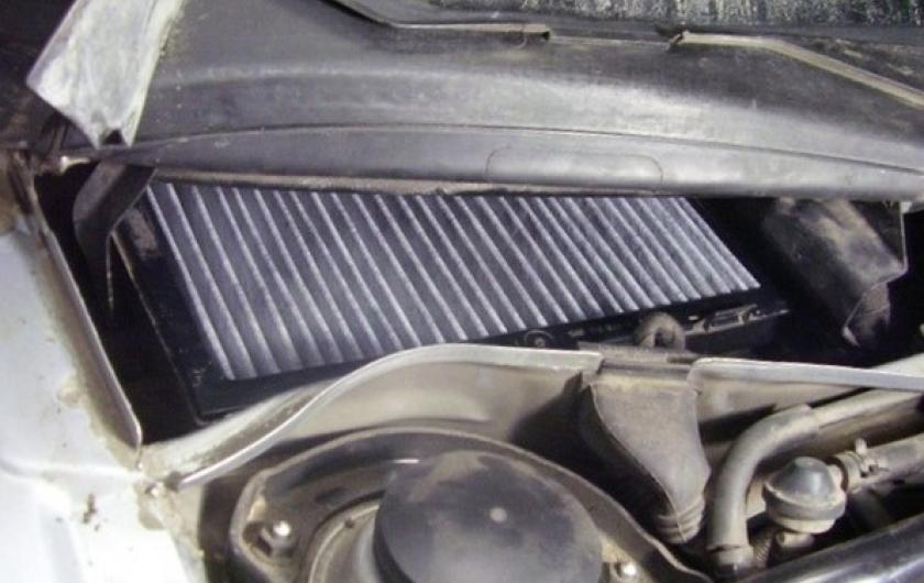 Замена салонного фильтра Ауди ТТ